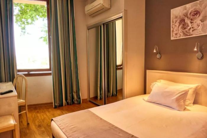 Hotel Cit'hotel Le Louvre 3*